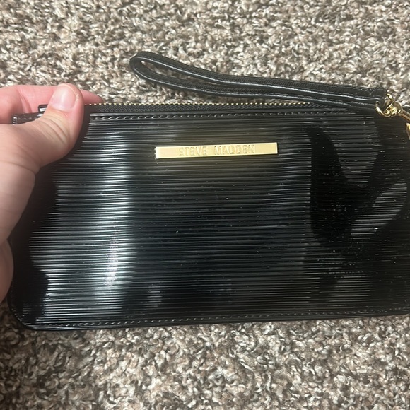 Steve Madden Black Wristlet Wallet - Picture 12 of 12